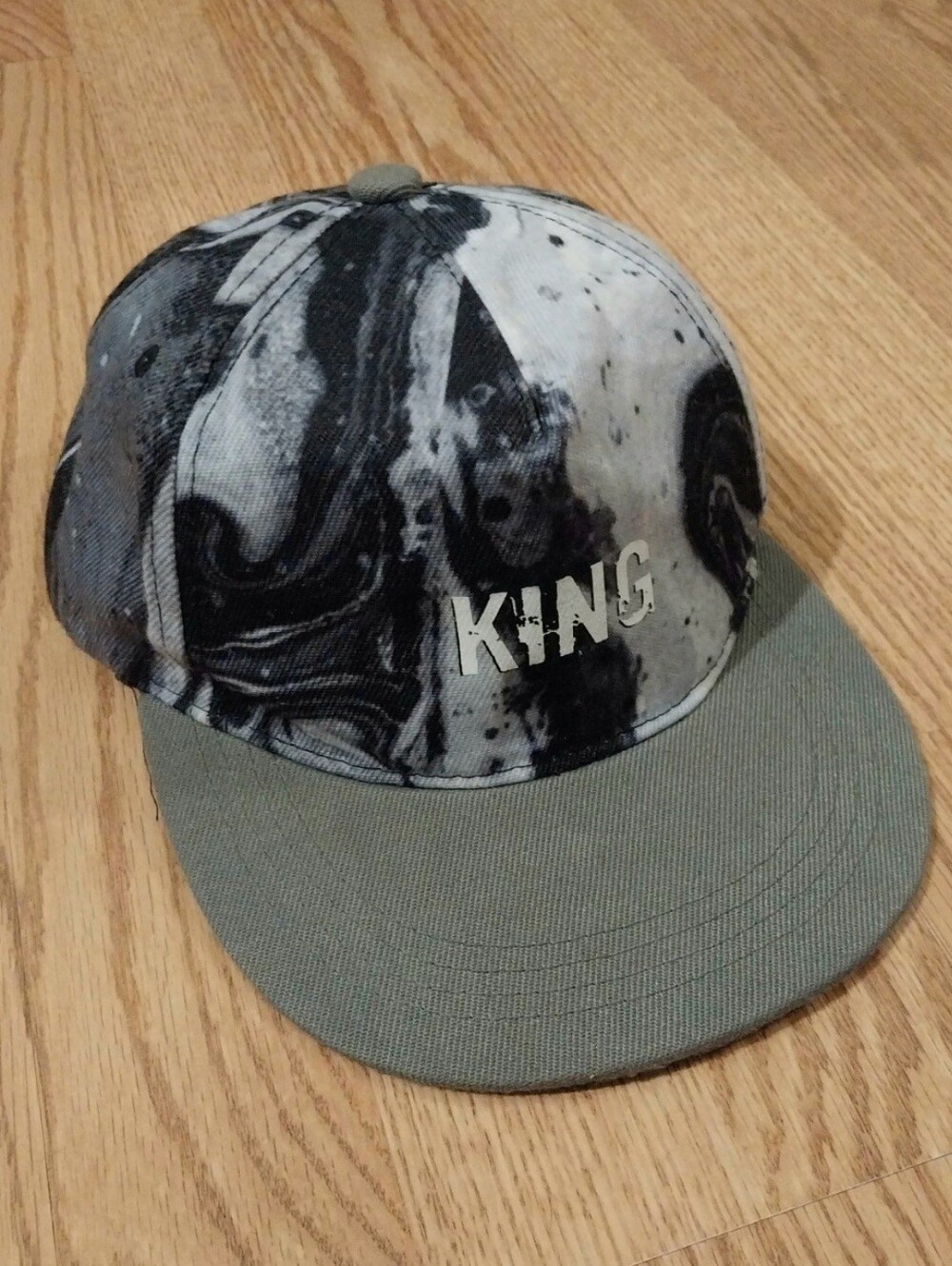 KING Graphic Snapback Hat in Black and Gray Marble